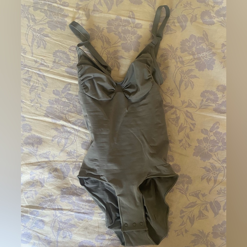 Skims NWOT Seamless Sculpt Brief Bodysuit Size Small